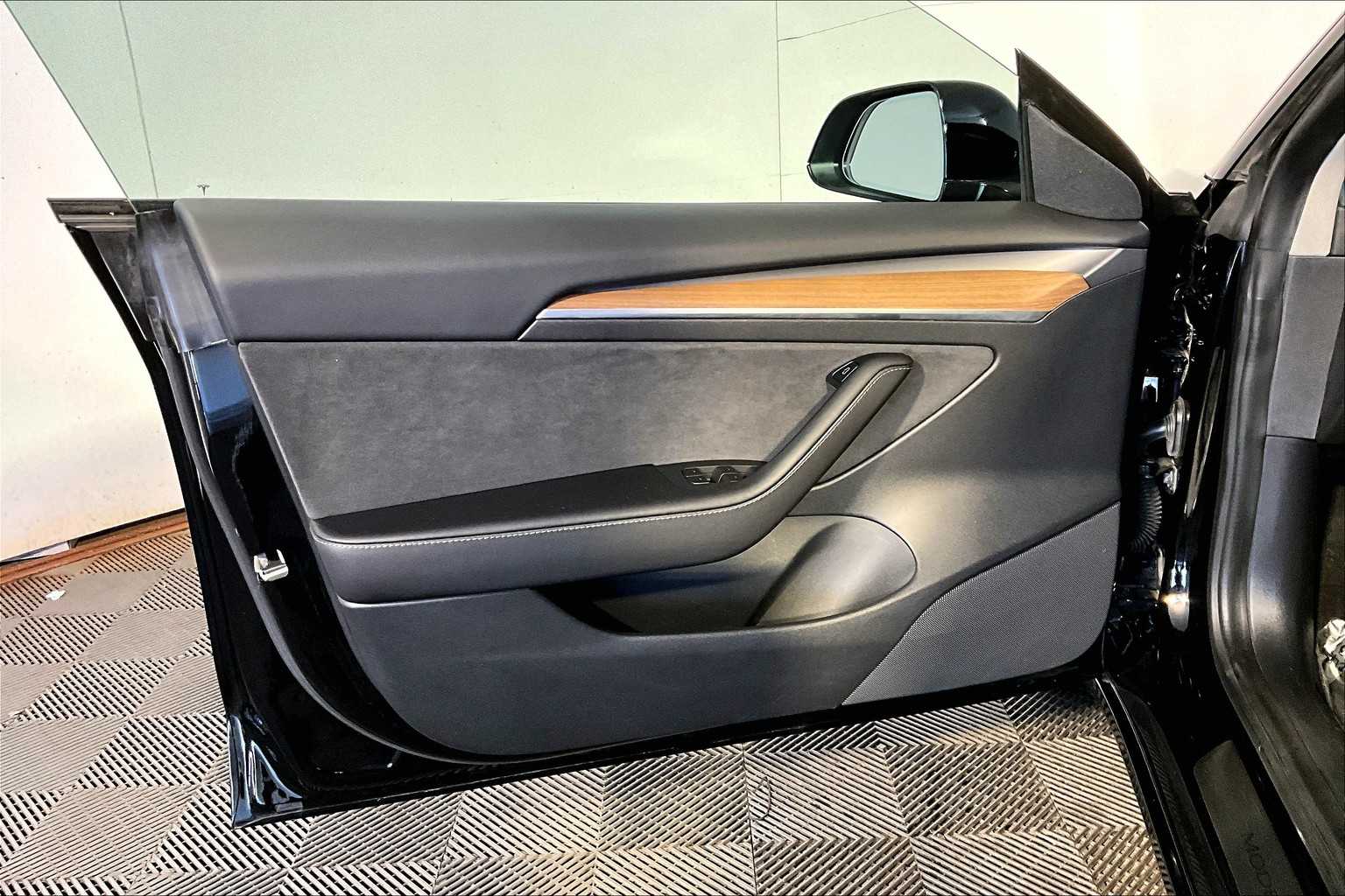 2021 Tesla Model 3 Standard Range Plus photo 19