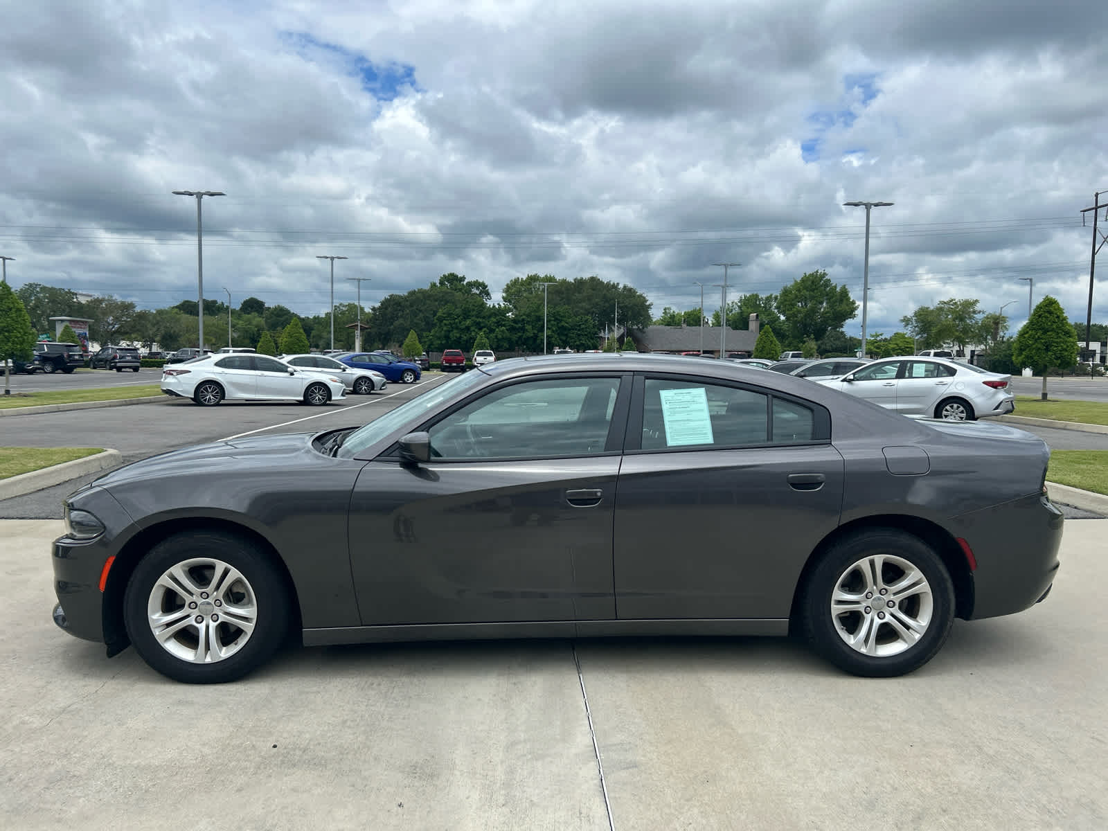 2022 Dodge Charger SXT photo 3