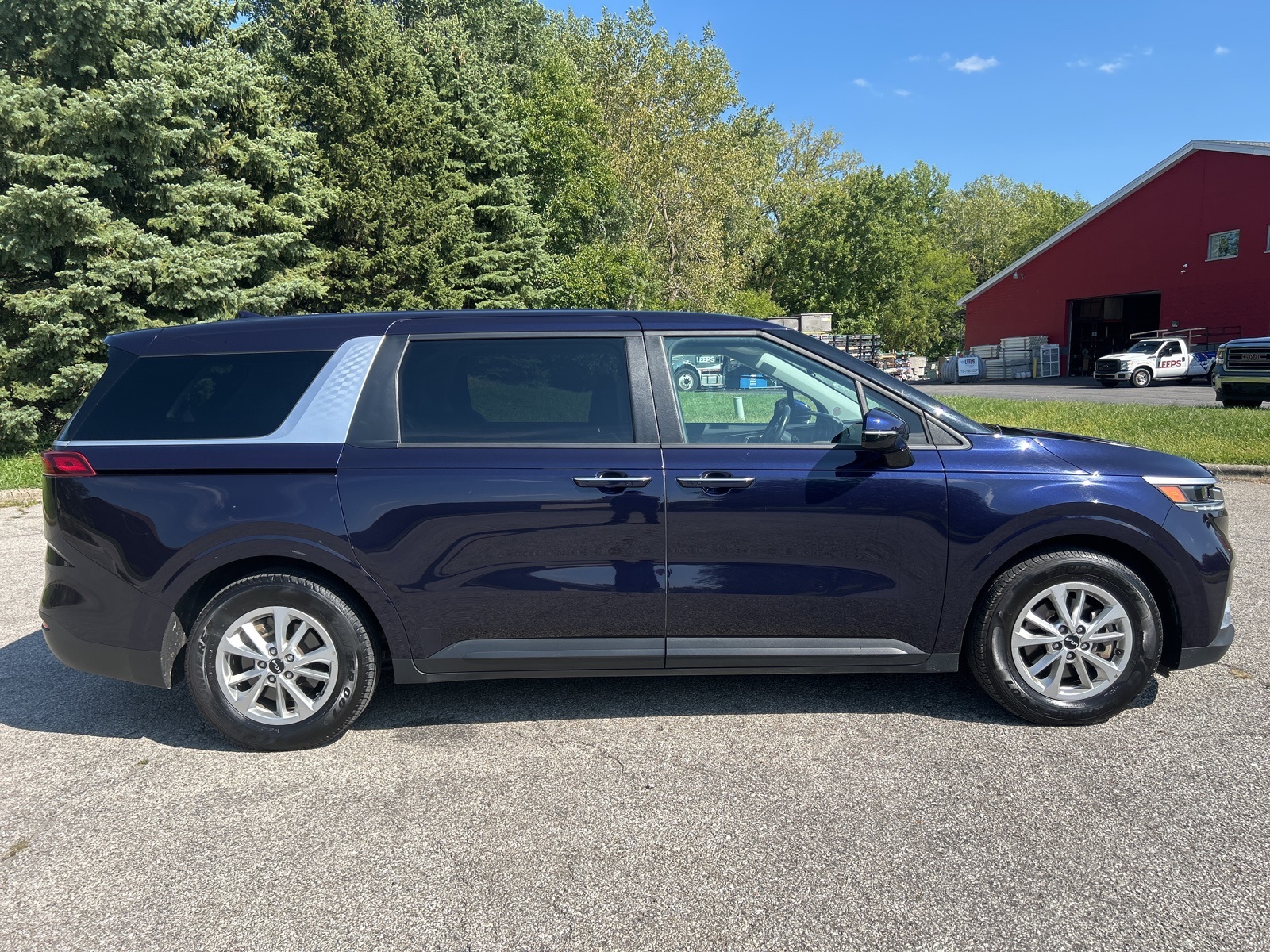 2024 Kia Carnival LX photo 6