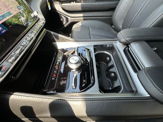 2025 Jeep Wagoneer L Series III photo 18