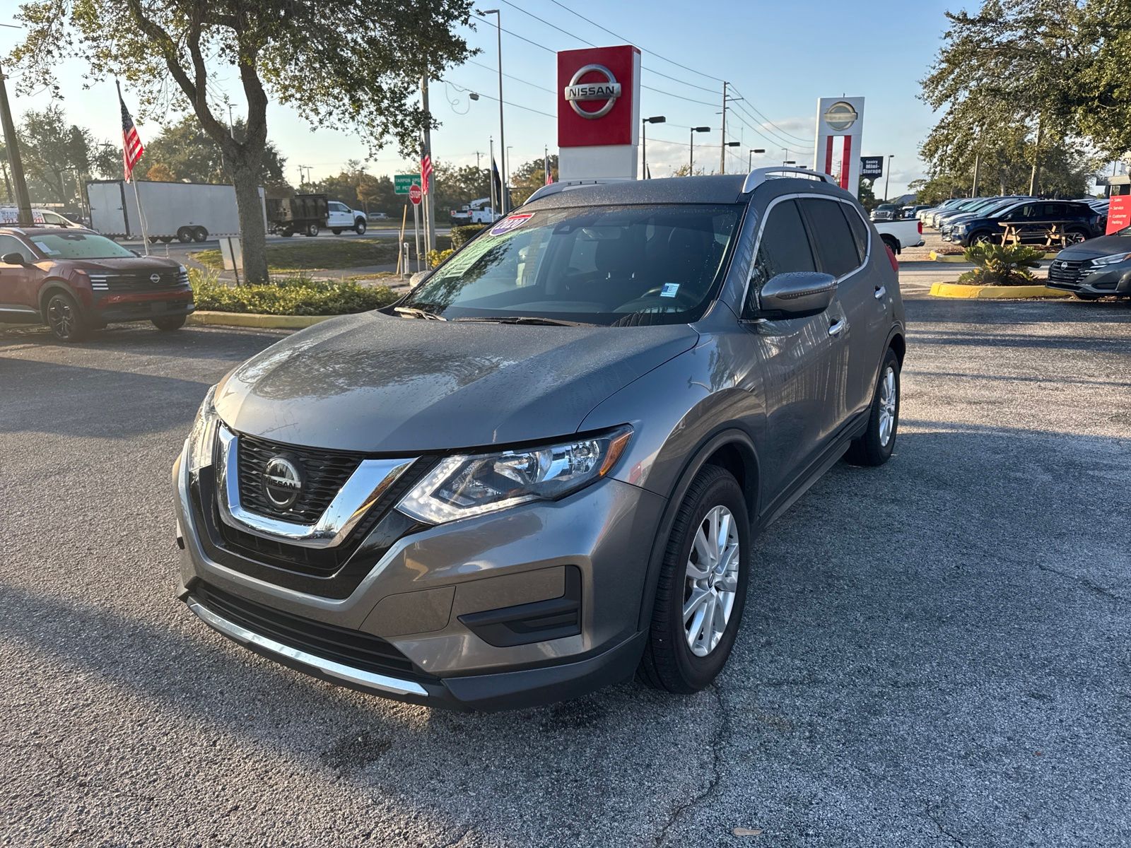 2020 Nissan Rogue SV photo 2