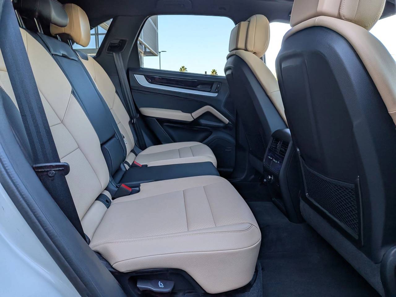 2025 Porsche Cayenne Base photo 22