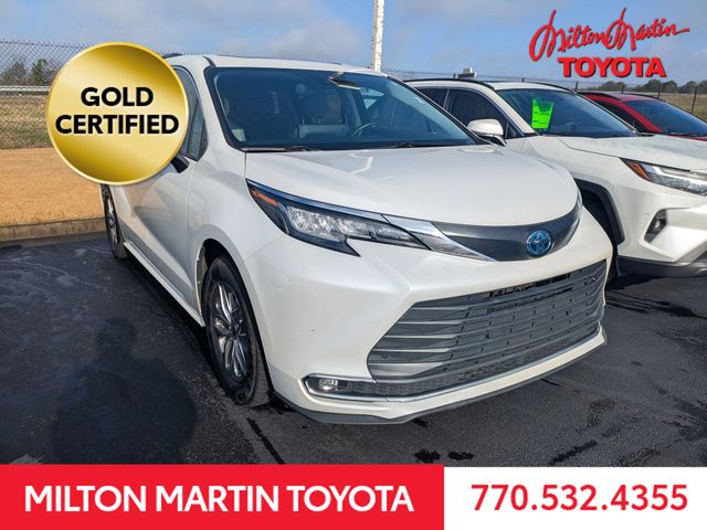 2023 Toyota Sienna XLE's photo