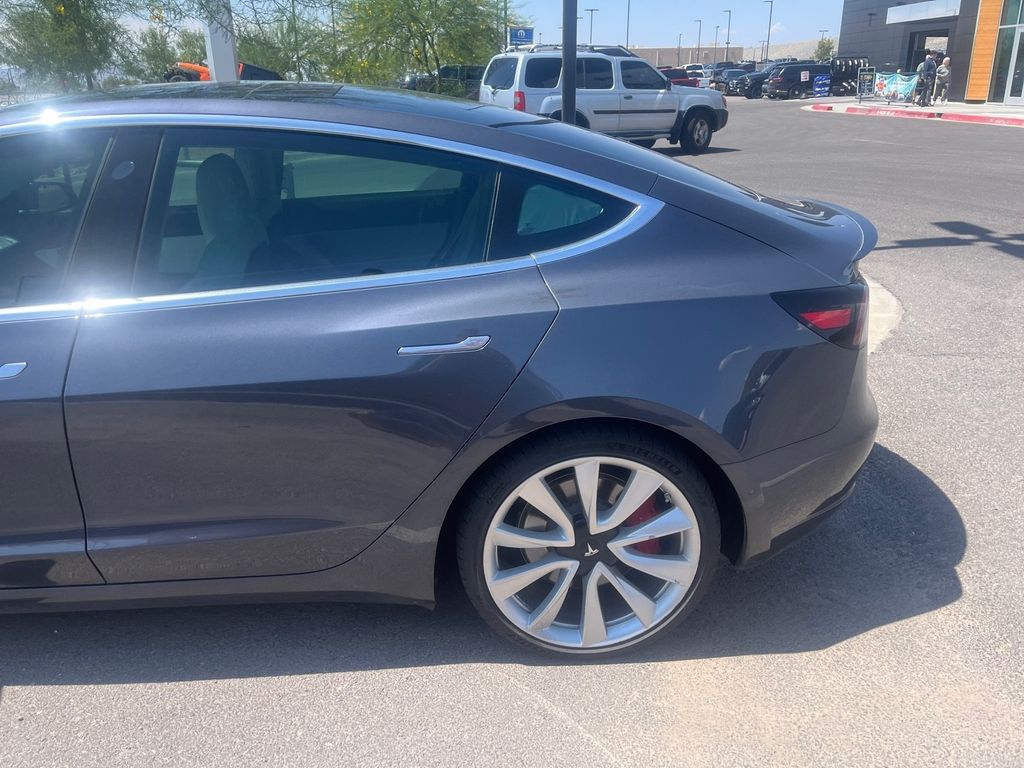 2019 Tesla Model 3 Performance photo 5