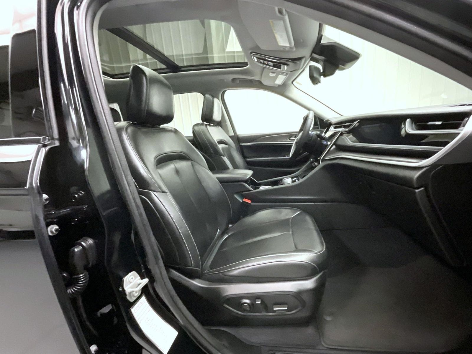 2023 Jeep Cherokee 4xe photo 12