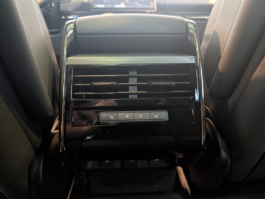 2025 Land Rover Range Rover Sport SE photo 17
