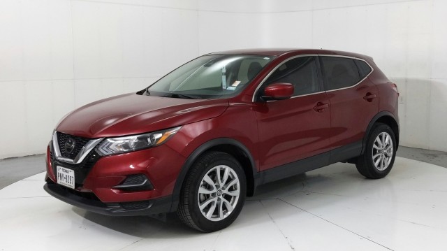 Used 2021 RED Nissan S image 1