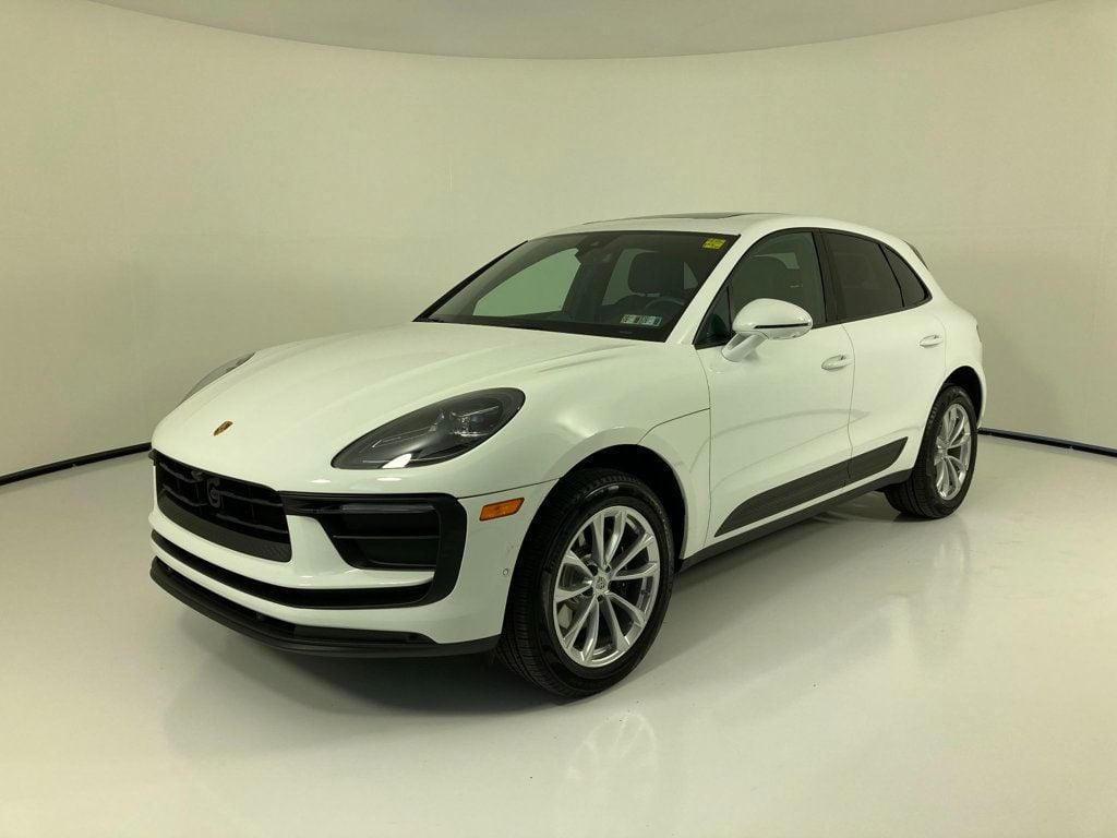 2022 Porsche Macan Base's photo