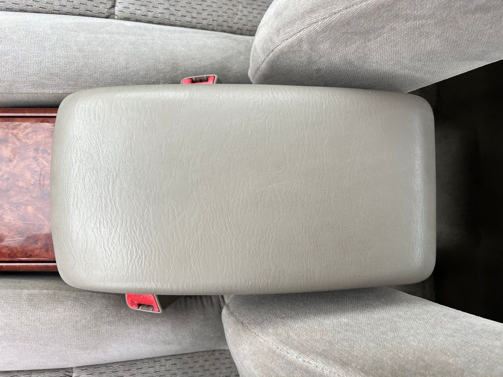 2004 Toyota Camry LE photo 27
