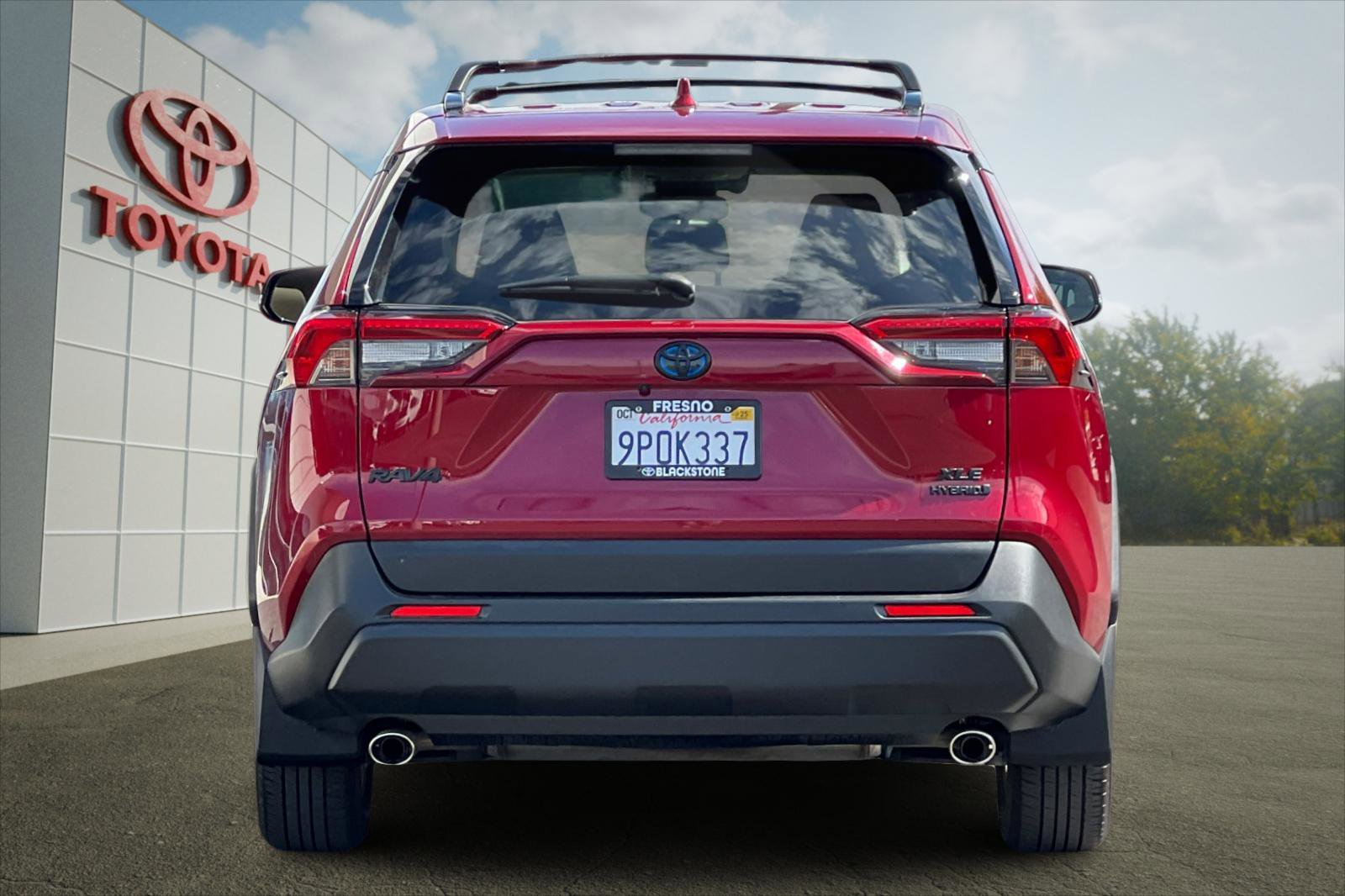2024 Toyota RAV4 Hybrid XLE photo 3