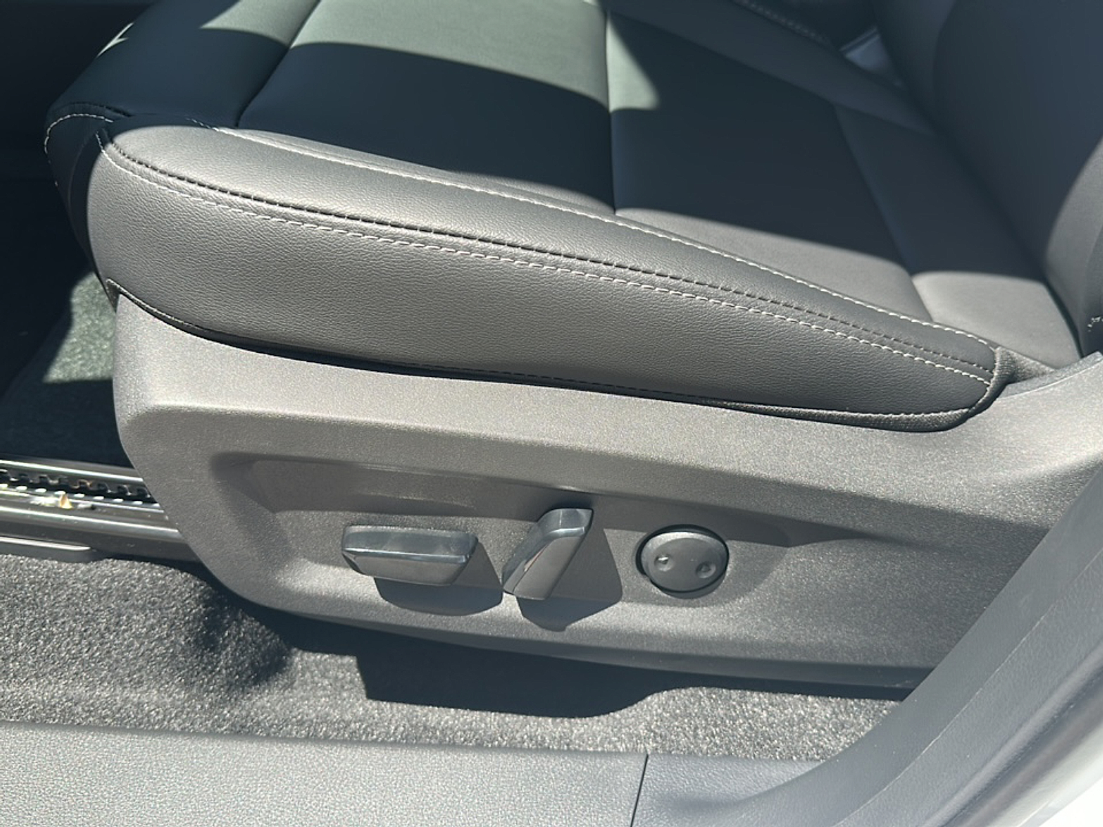 2025 Nissan Murano SL photo 4