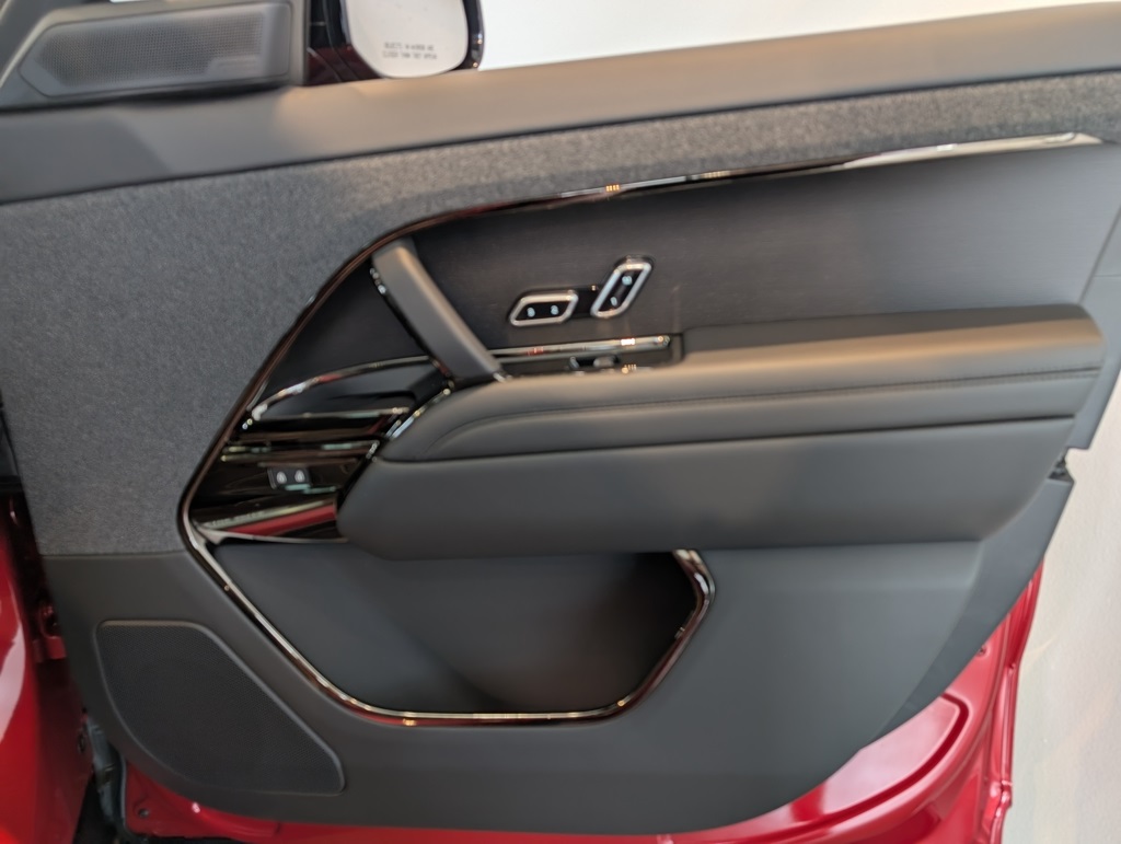 2025 Land Rover Range Rover Sport SE photo 28