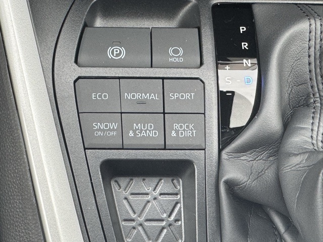 2025 Toyota RAV4 XLE photo 26