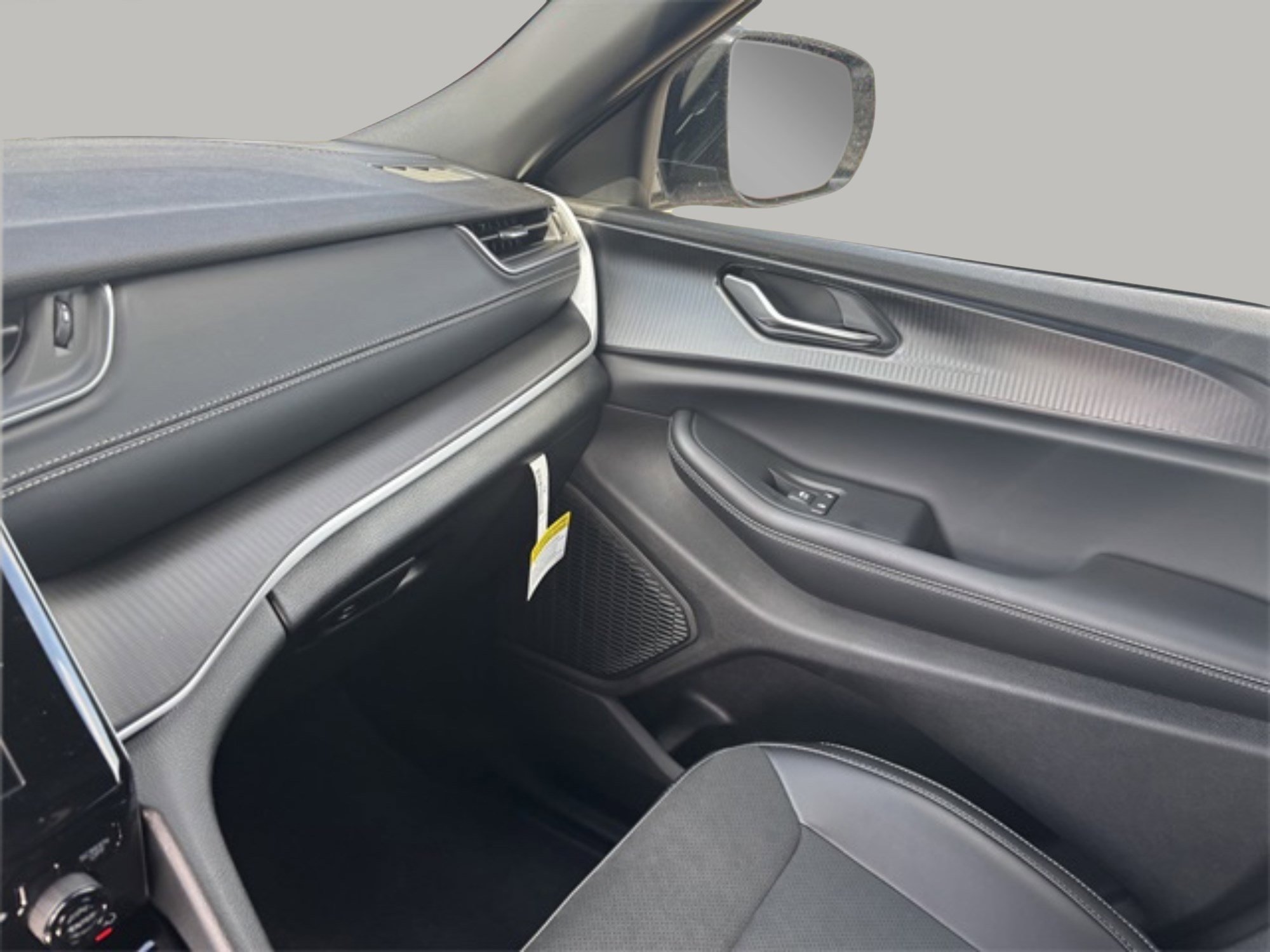 2025 Toyota RAV4 L photo 14