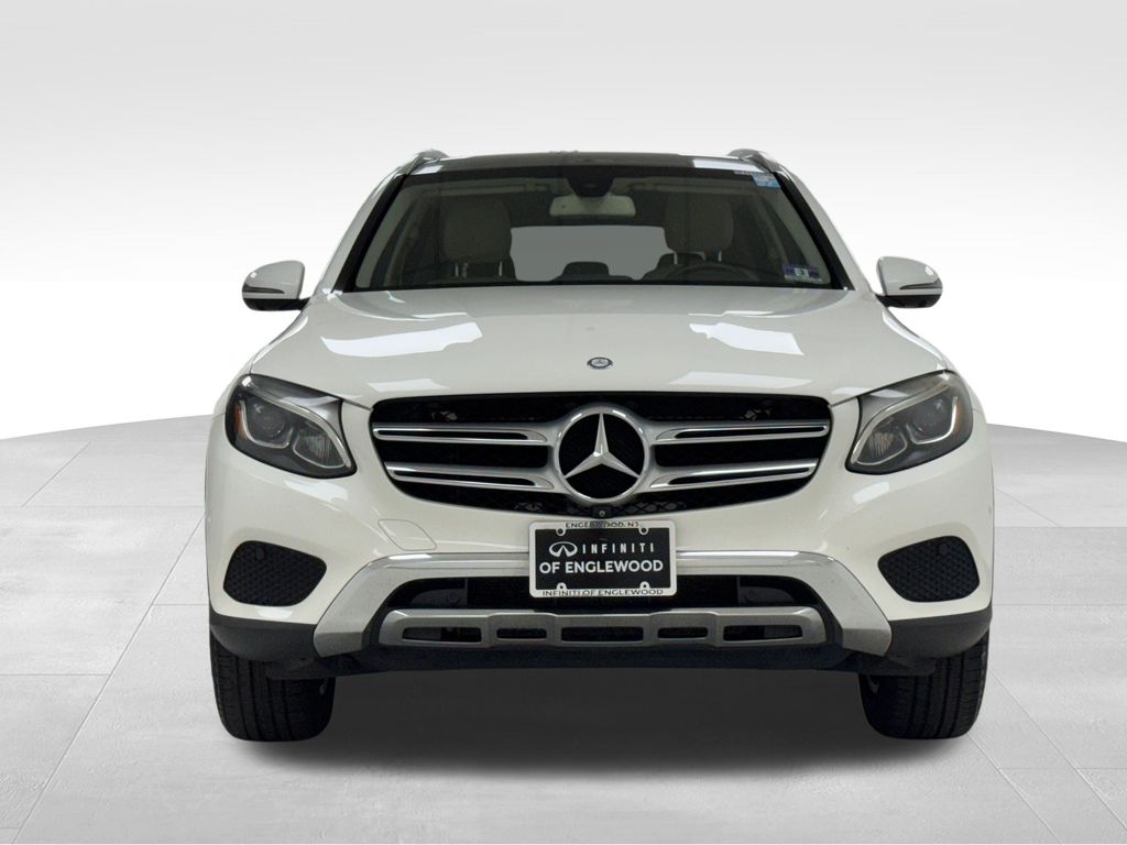 2017 Mercedes Benz GLC 300 4MATIC photo 3