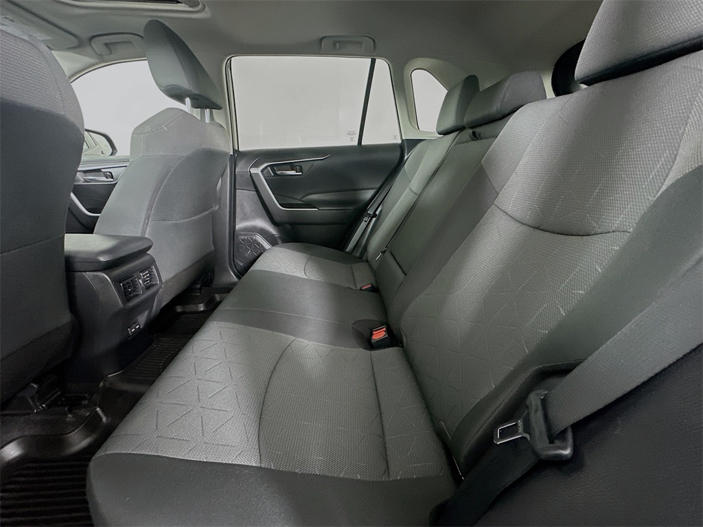 2022 Toyota RAV4 XLE photo 9