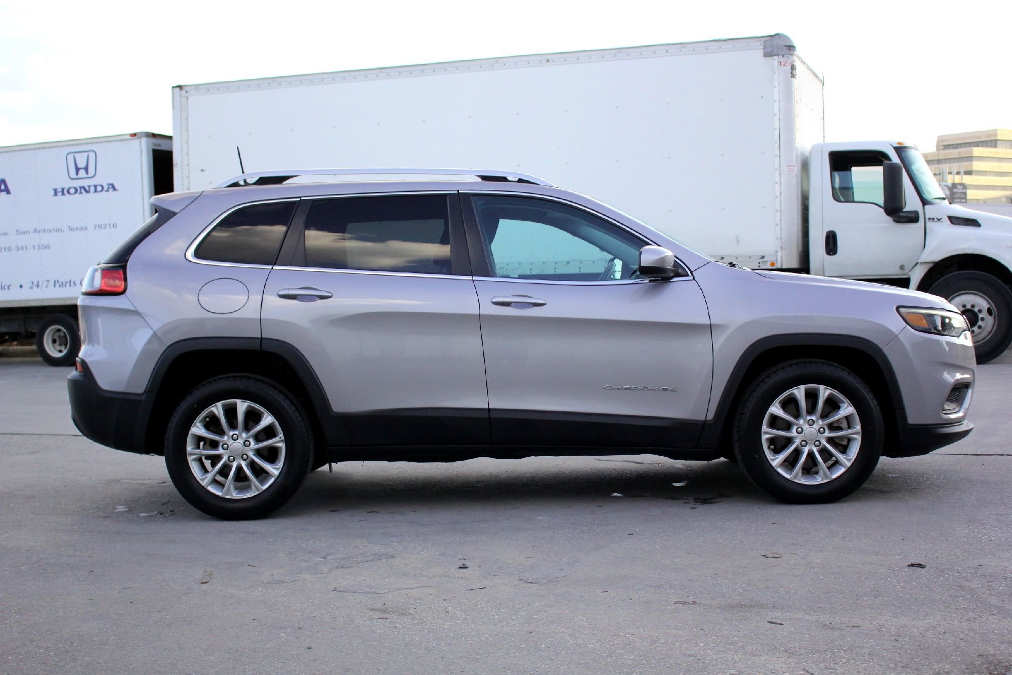 2019 Jeep Cherokee Latitude photo 3