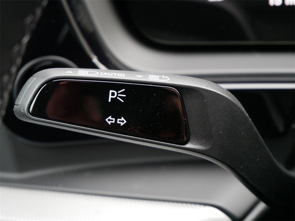2025 Porsche Cayenne Base photo 24