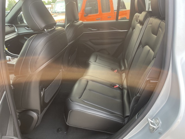 2025 Jeep Grand Cherokee Limited photo 5