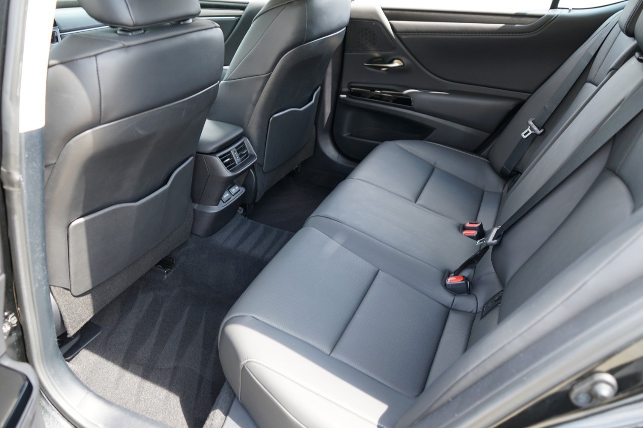 2025 Lexus ES 350 photo 28