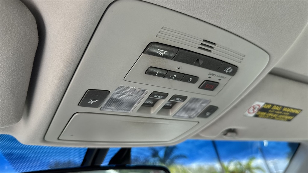 2011 Lexus ES 350 photo 55