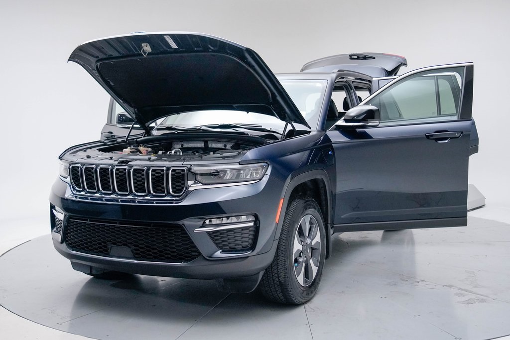 2022 Jeep Cherokee 4xe Base photo 30