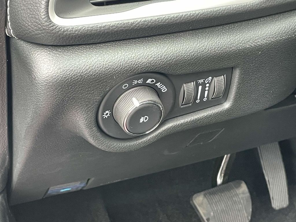 2025 Chrysler Pacifica photo 26