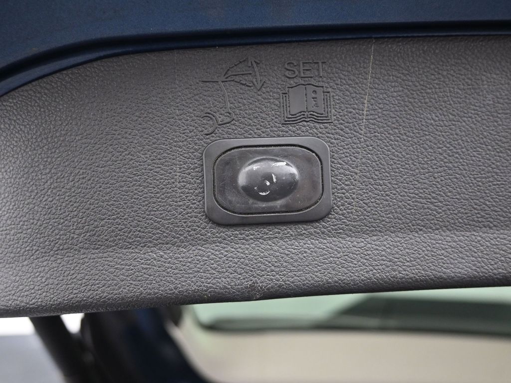 2018 Ford Escape SEL photo 8