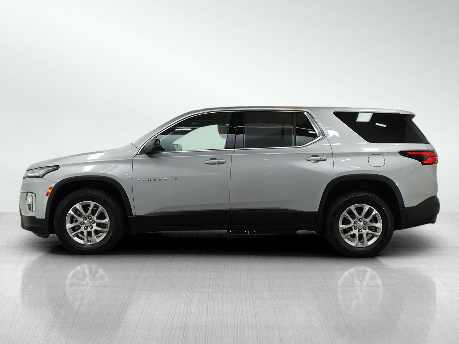 Used 2022 Chevrolet Traverse LS with VIN 1GNERFKW7NJ106714 for sale in Burnsville, Minnesota