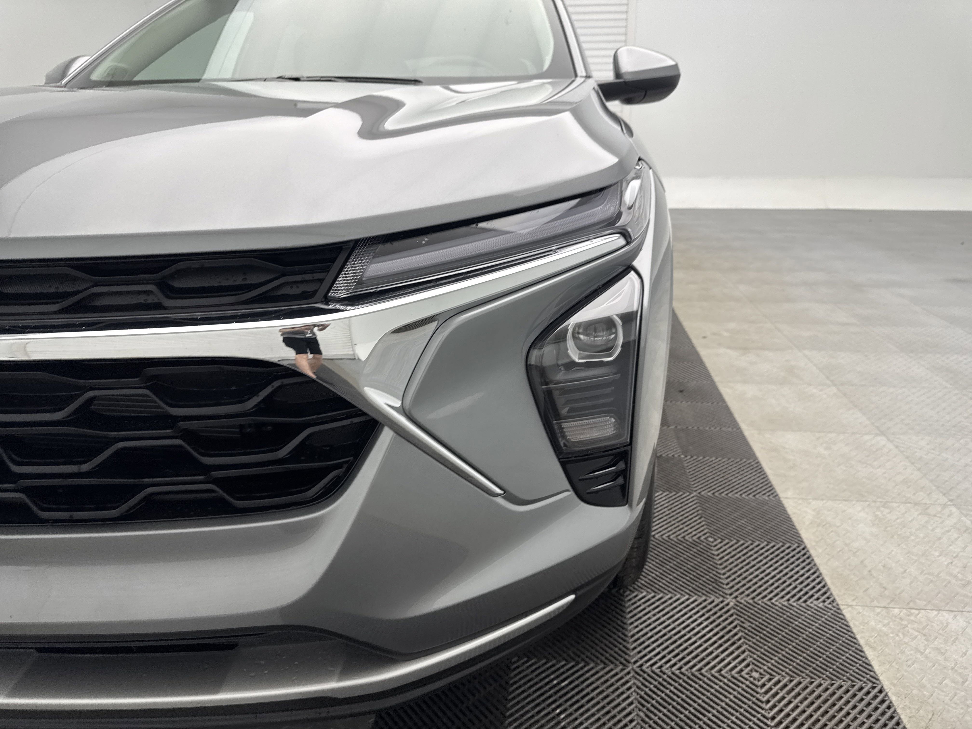 2025 Chevrolet Trax LT photo 19
