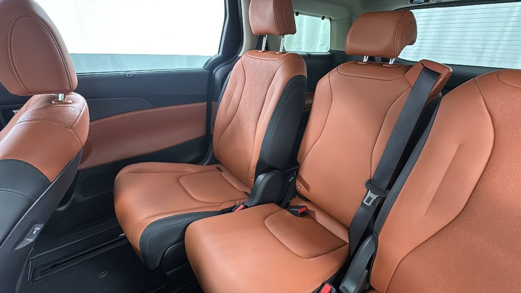 2026 Kia Carnival EX photo 13
