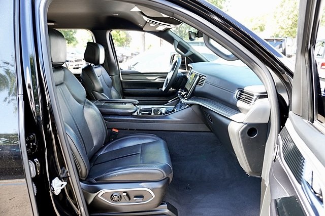 2023 Jeep Wagoneer L Series II photo 10