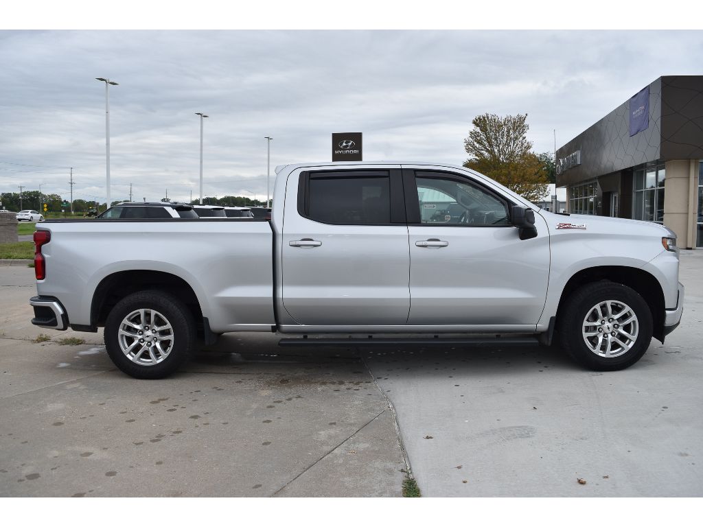 2019 Chevrolet Silverado 1500 RST photo 3