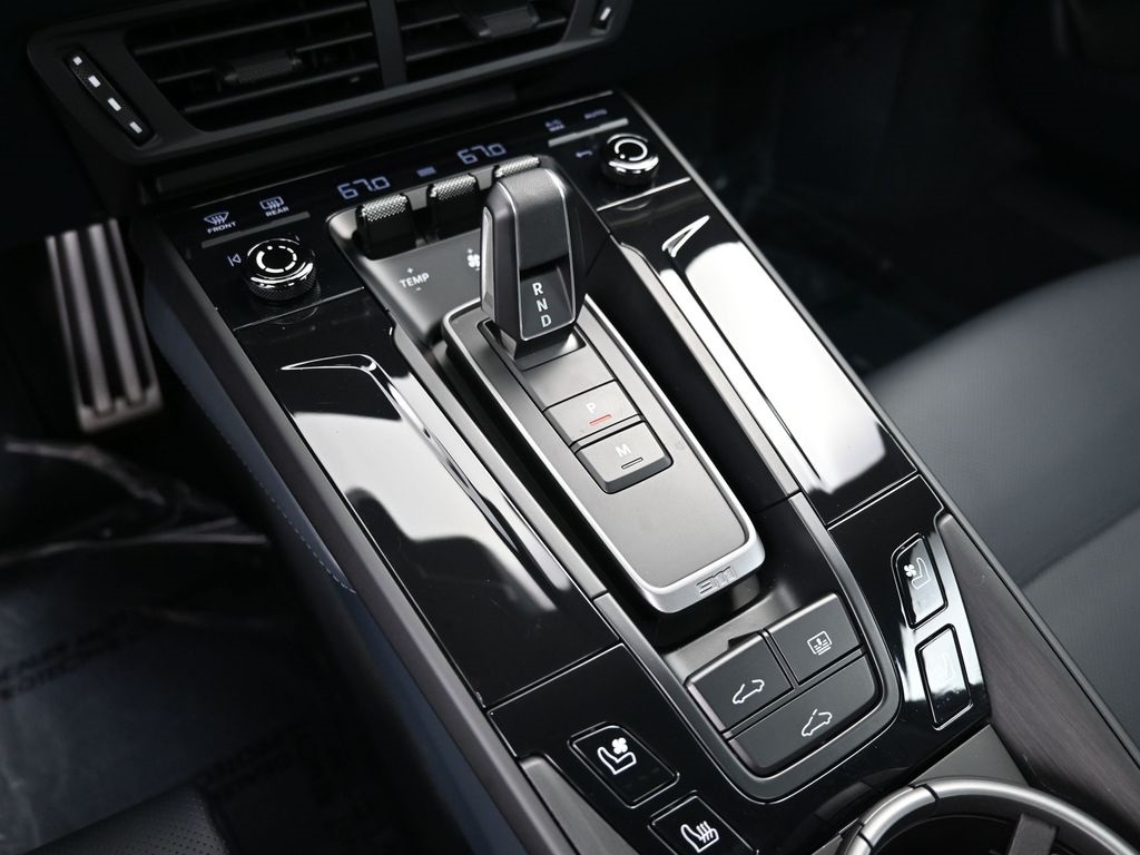 2025 Porsche 911 GTS photo 21