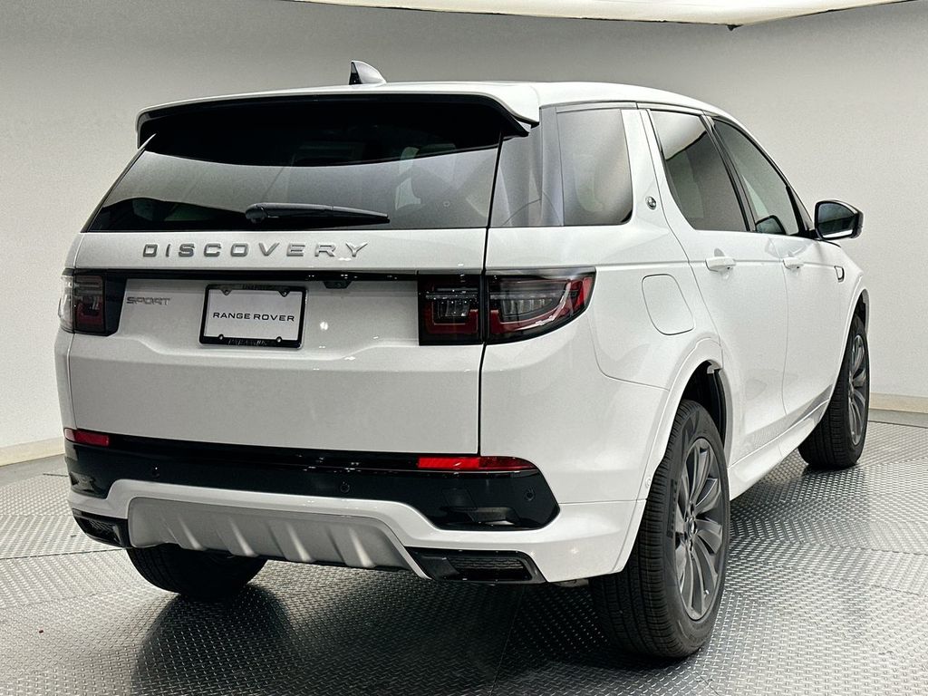 2025 Land Rover Discovery Sport S photo 3