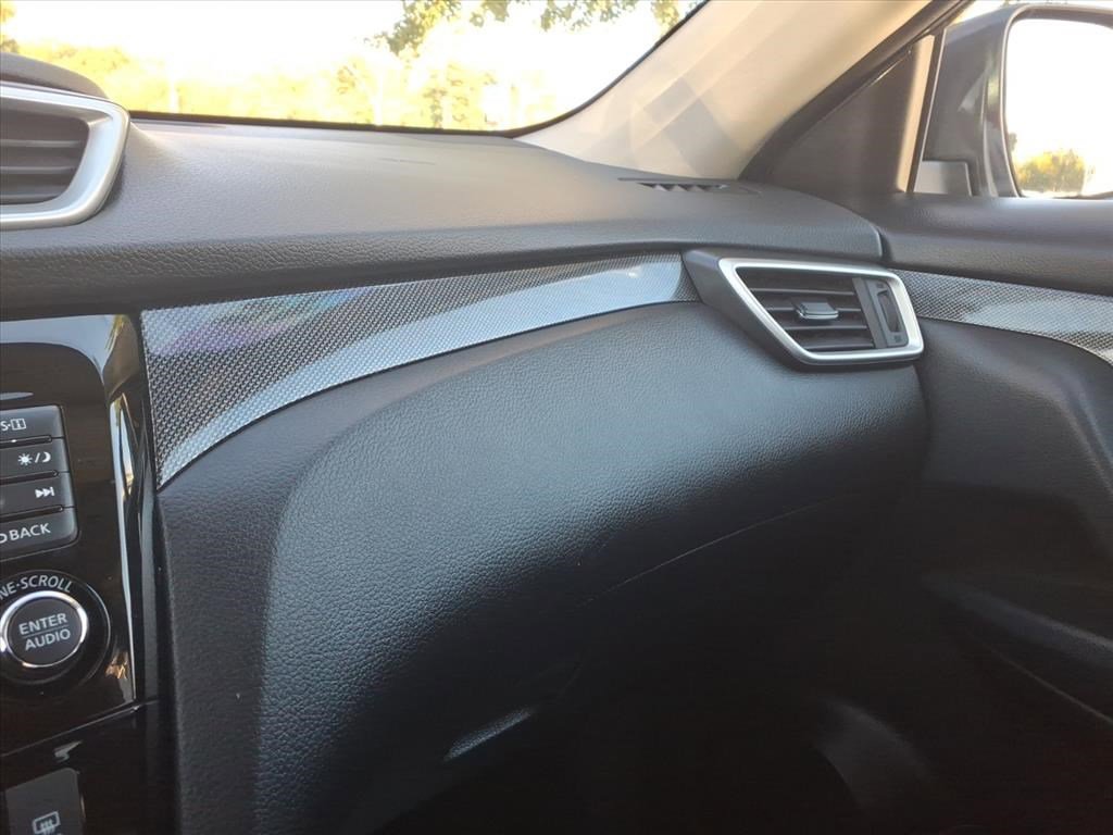 2015 Nissan Rogue SL photo 18