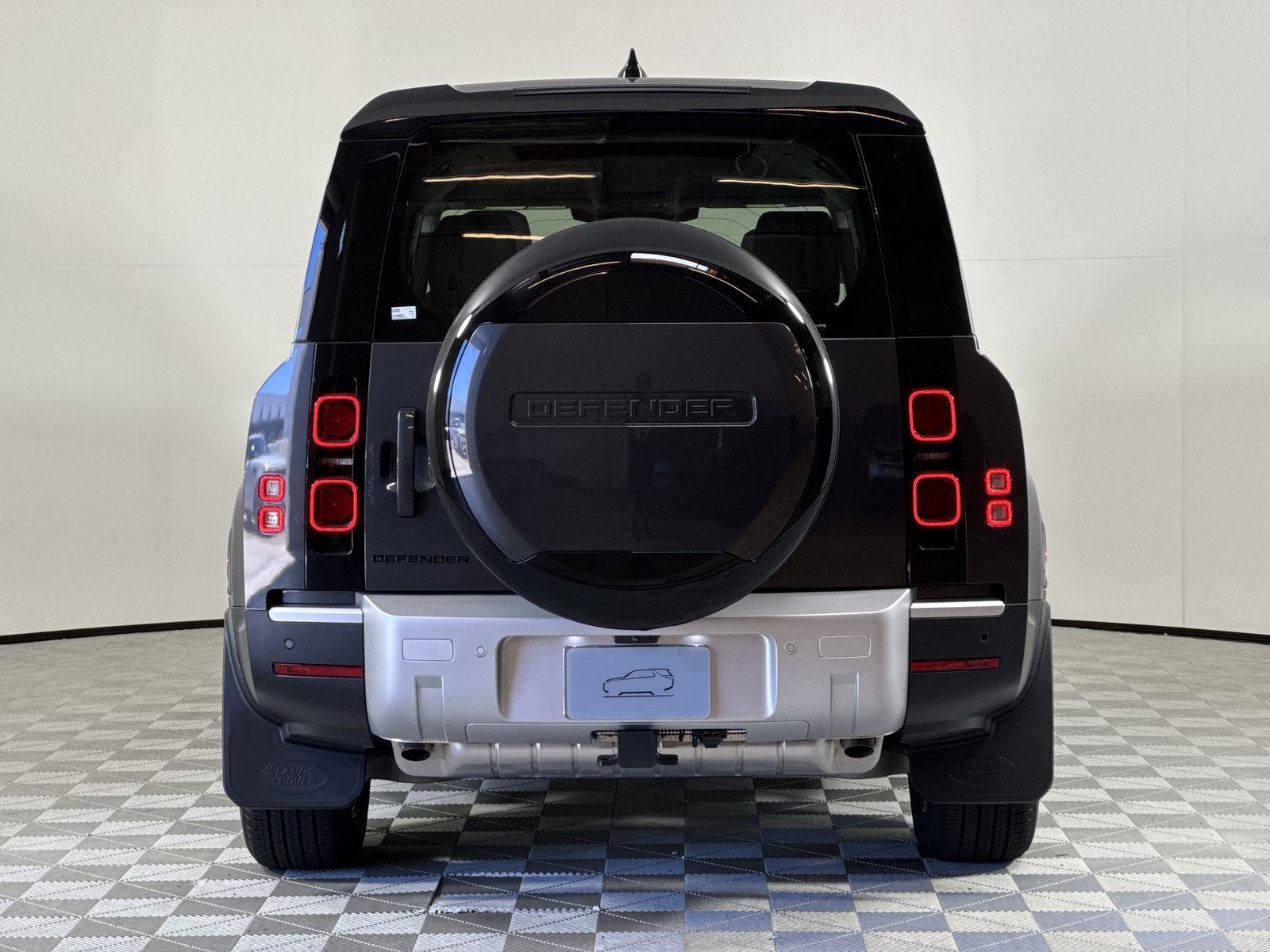 2025 Land Rover Defender 130 S photo 4