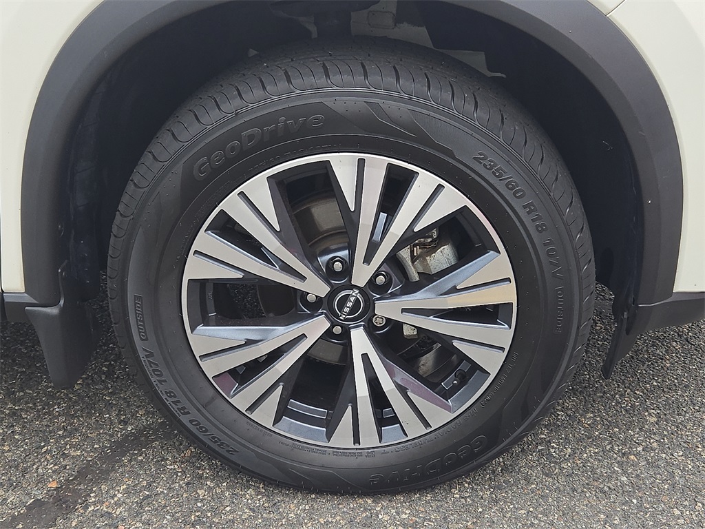2022 Nissan Rogue SV photo 13