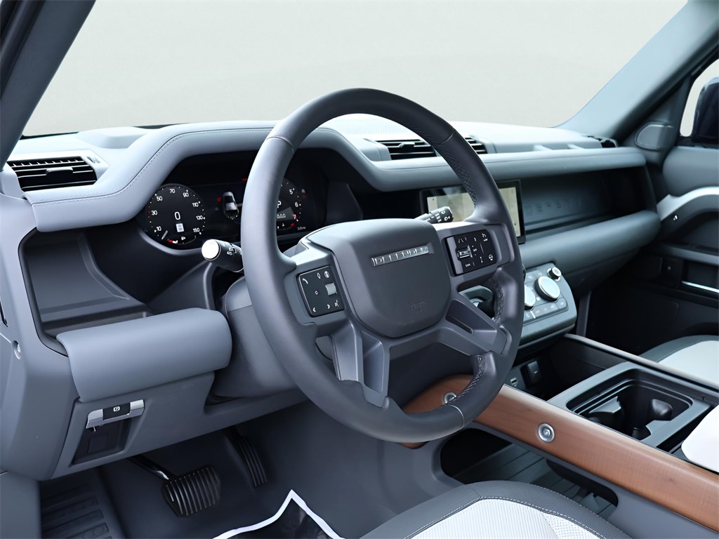 2024 Land Rover Defender 110 X-Dynamic SE photo 13