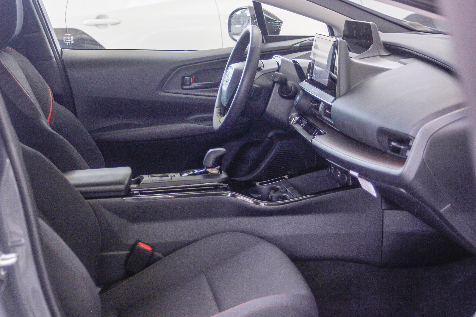 2025 Toyota Prius Plug-in SE photo 15