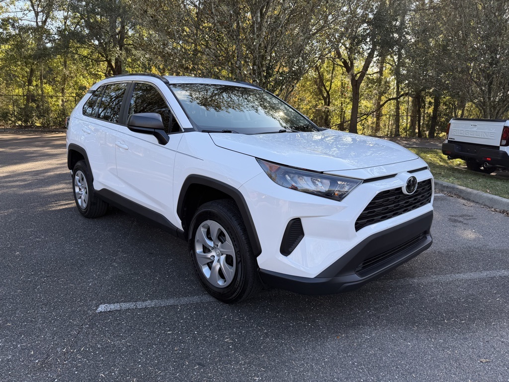 2020 Toyota RAV4 LE's photo