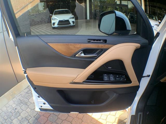 2022 Lexus LX 600 Luxury photo 13