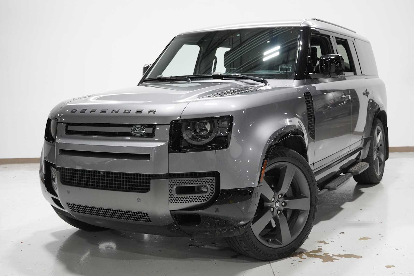 2024 Land Rover Defender Outbound's photo