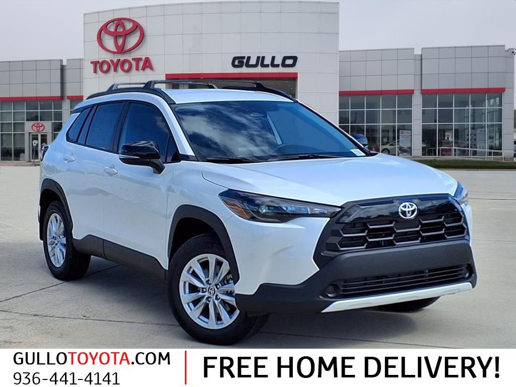 2026 Toyota Corolla Cross LE's photo