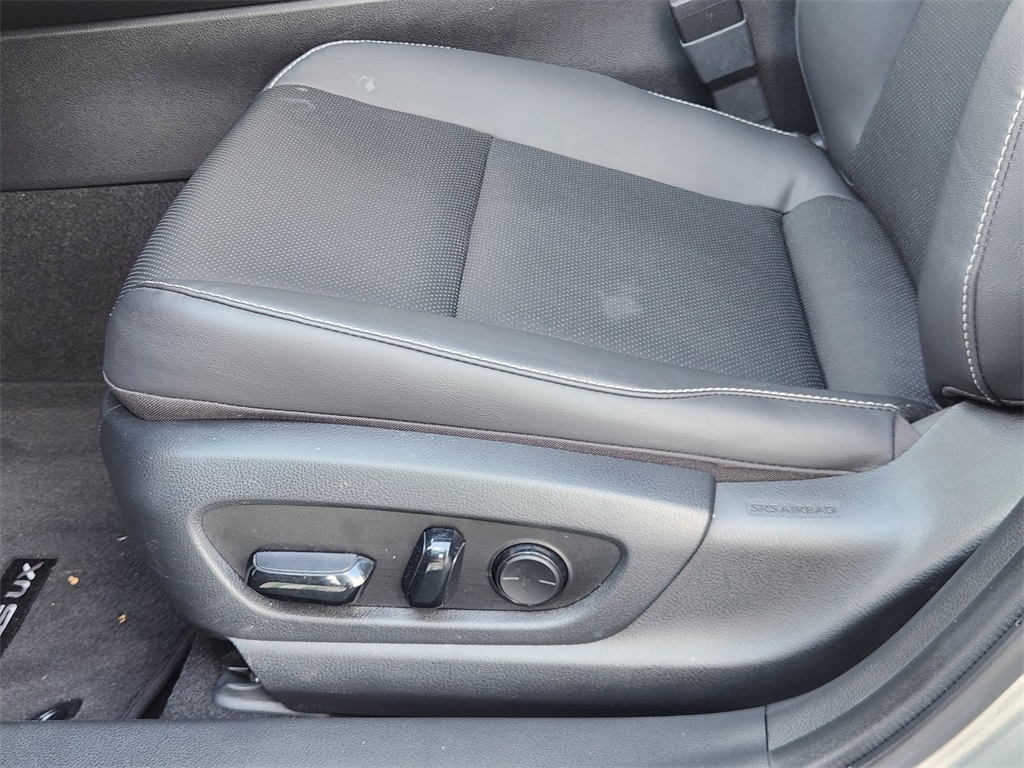 2020 Lexus UX 200 Premium photo 20