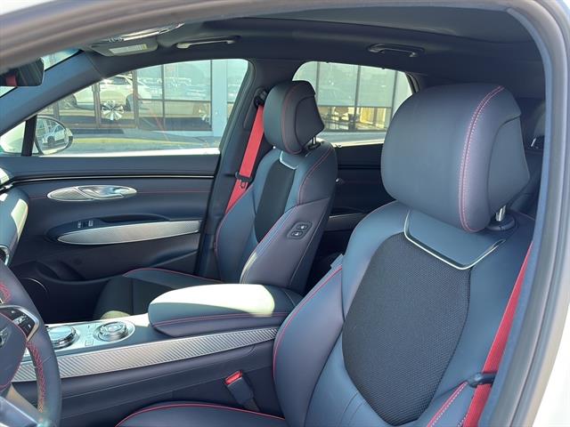 2025 Genesis GV70 2.5T Standard photo 15