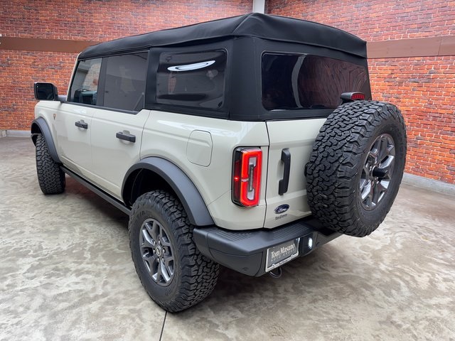 2025 Ford Bronco Badlands photo 3