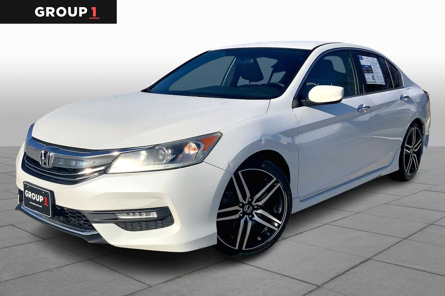 2017 Honda Accord Sport SE's photo