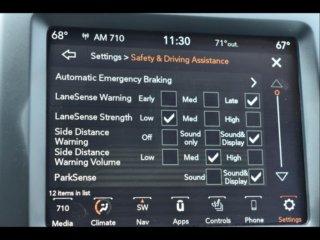 2023 Jeep Cherokee Altitude Lux photo 7