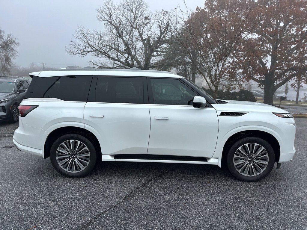 2025 Infiniti QX80 Luxe photo 2